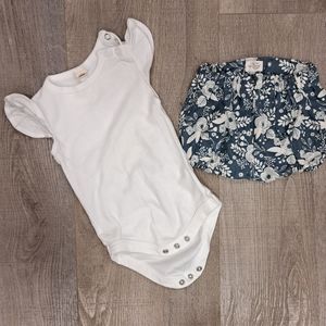 HALLMARK BABY / ETSY Baby Bodysuit & Bloomers Set